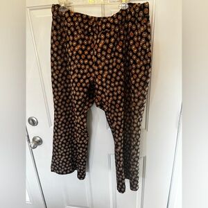 MaEve by Anthropologie 2x Pointe knit cropped pants The Sabine- Black w pattern